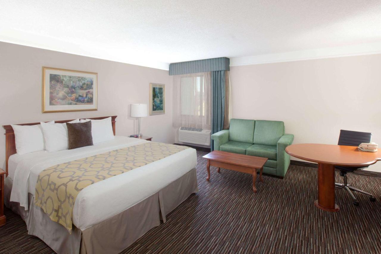 Baymont By Wyndham Texarkana Exterior photo