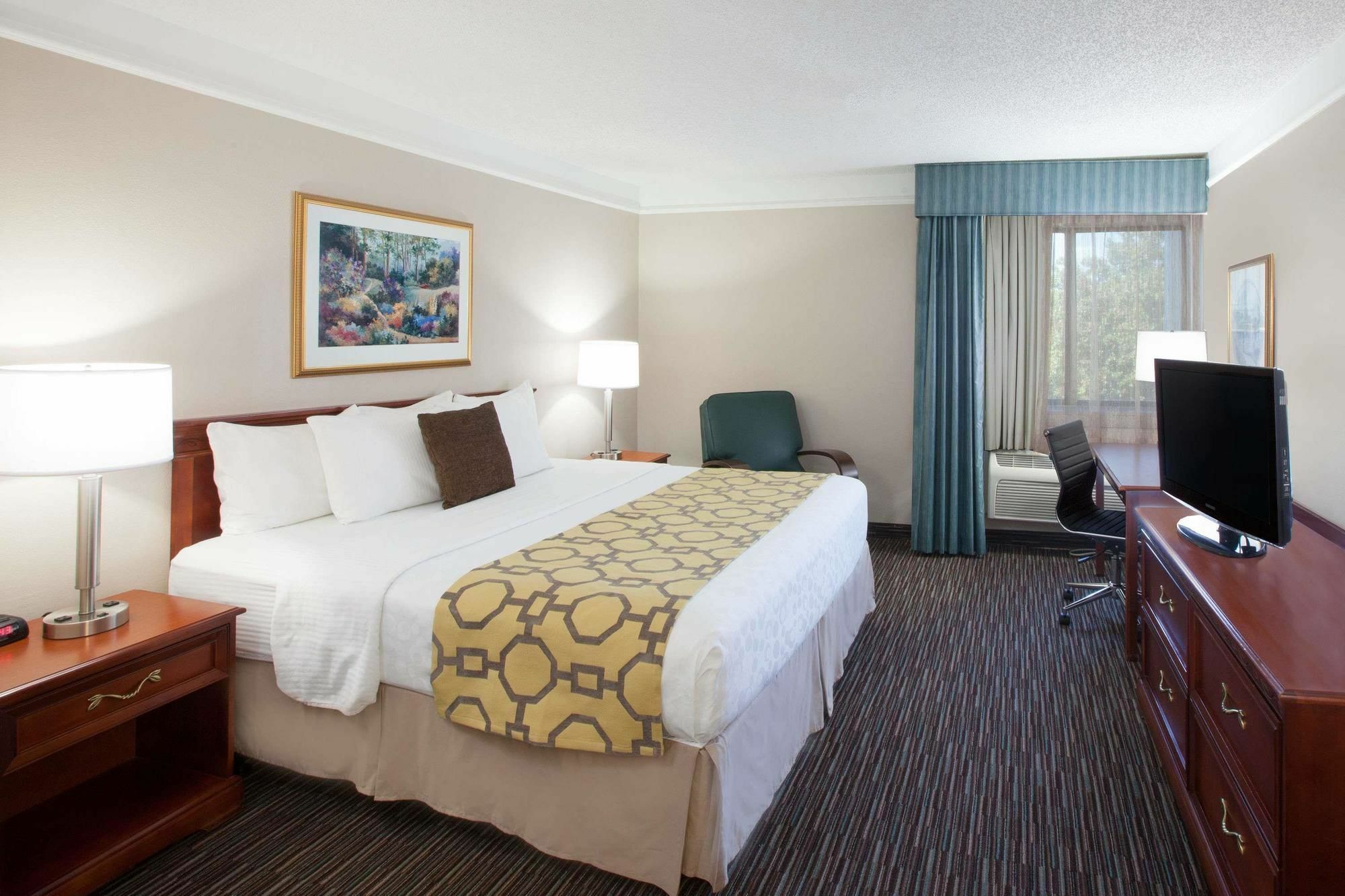 Baymont By Wyndham Texarkana Exterior photo